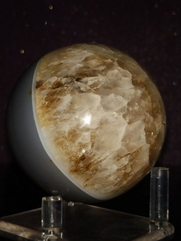Agate grise cristalisée sphére